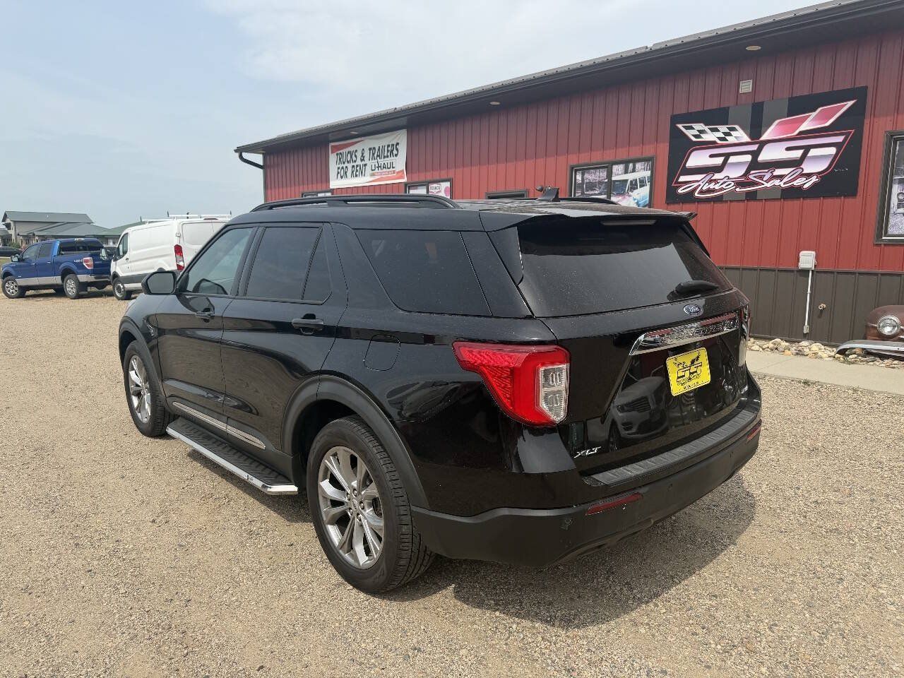 Used 2021 Ford Explorer XLT w/ Equipment Group 202A AWD/4WD image 4