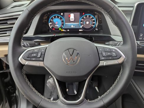 Certified 2025 Volkswagen Atlas Cross Sport SE FWD image 30