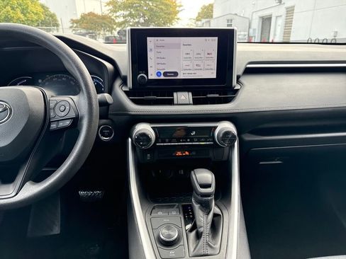 Used 2024 Toyota RAV4 XLE image 17