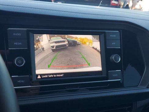 Used 2023 Volkswagen Jetta SE w/ Panoramic Sunroof Package image 24