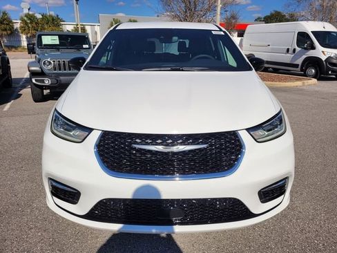 New 2026 Chrysler Pacifica Select image 18