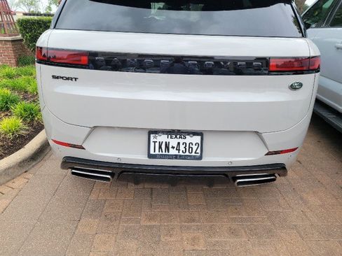 Used 2023 Land Rover Range Rover Sport SE Dynamic image 5