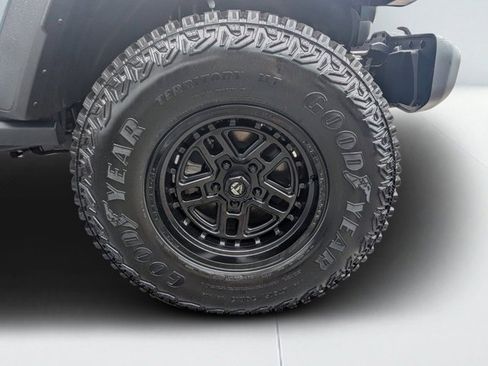 New 2025 Jeep Gladiator Sport image 8