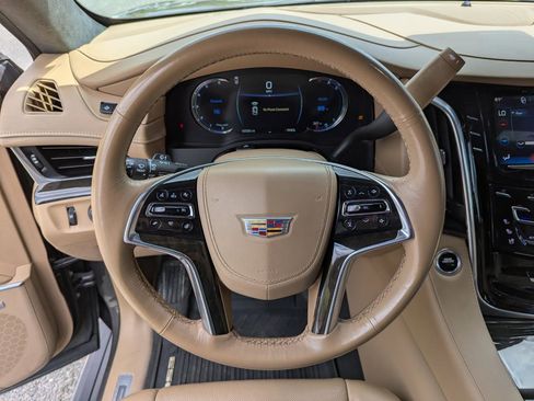 Used 2020 Cadillac Escalade Platinum AWD/4WD image 16