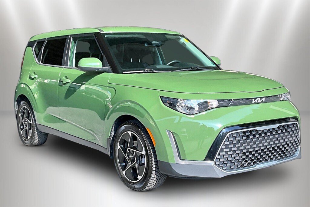 Used 2023 Kia Soul EX FWD image 1