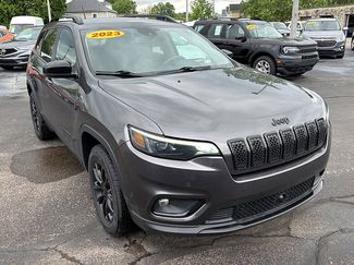 Used 2023 Jeep Cherokee Altitude Lux AWD/4WD video 1