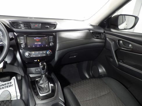 Used 2020 Nissan Rogue S FWD image 13
