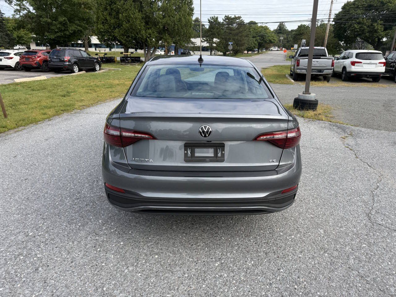 Used 2024 Volkswagen Jetta SE FWD image 4