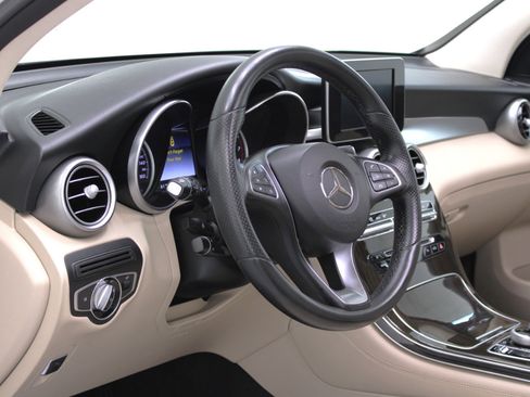 Used 2017 Mercedes-Benz GLC 300 w/ Premium 1 Package image 32