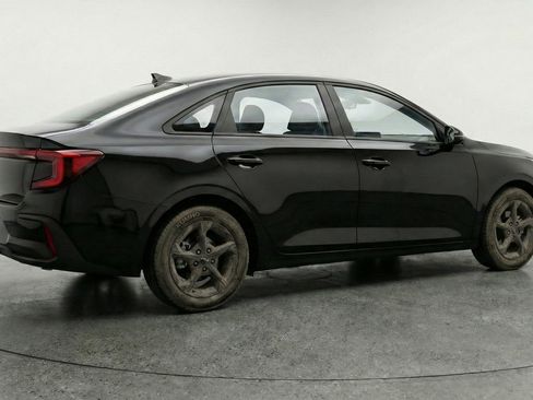 Used 2025 Kia K4 LXS image 9