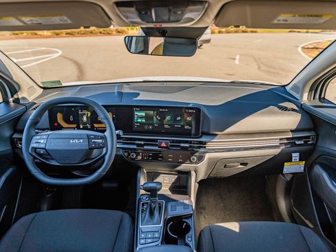 New 2026 Kia Sportage LX FWD image 16