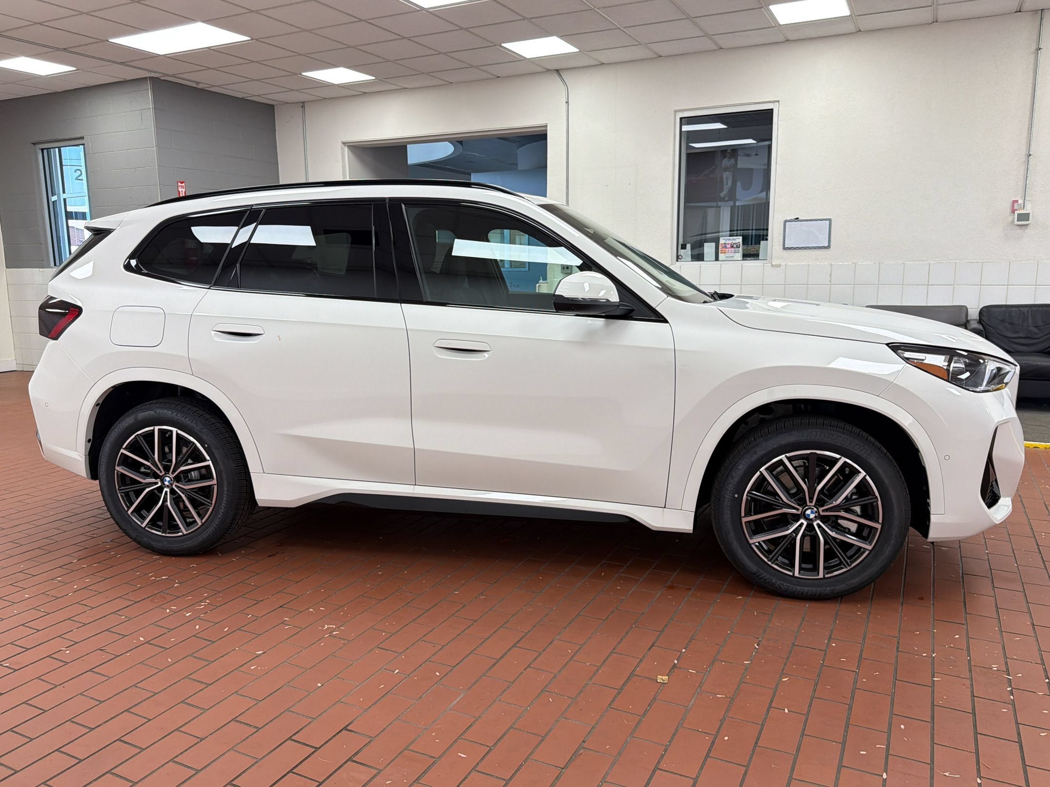 Used 2026 BMW X1 xDrive28i w/ Technology Package AWD/4WD image 7