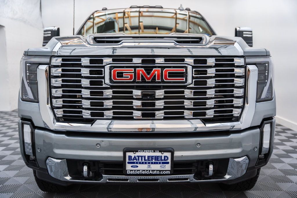 Used 2025 GMC Sierra 3500 Denali w/ Denali Reserve Package AWD/4WD image 2