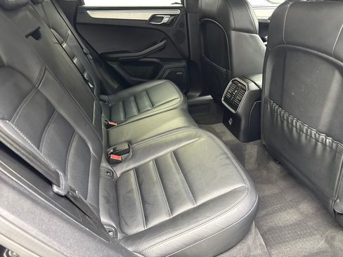 Used 2020 Porsche Macan Turbo AWD/4WD image 38