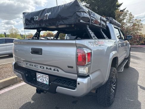 Used 2020 Toyota Tacoma TRD Sport w/ Technology Package image 8