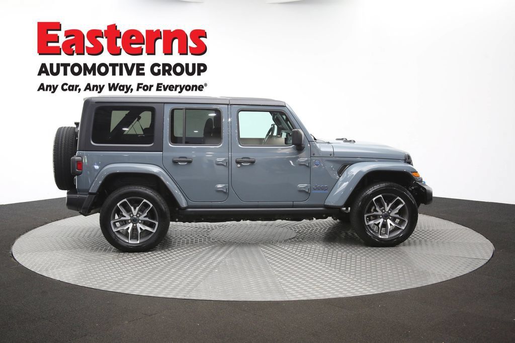 Used 2024 Jeep Wrangler Unlimited w/ Convenience Group AWD/4WD image 45
