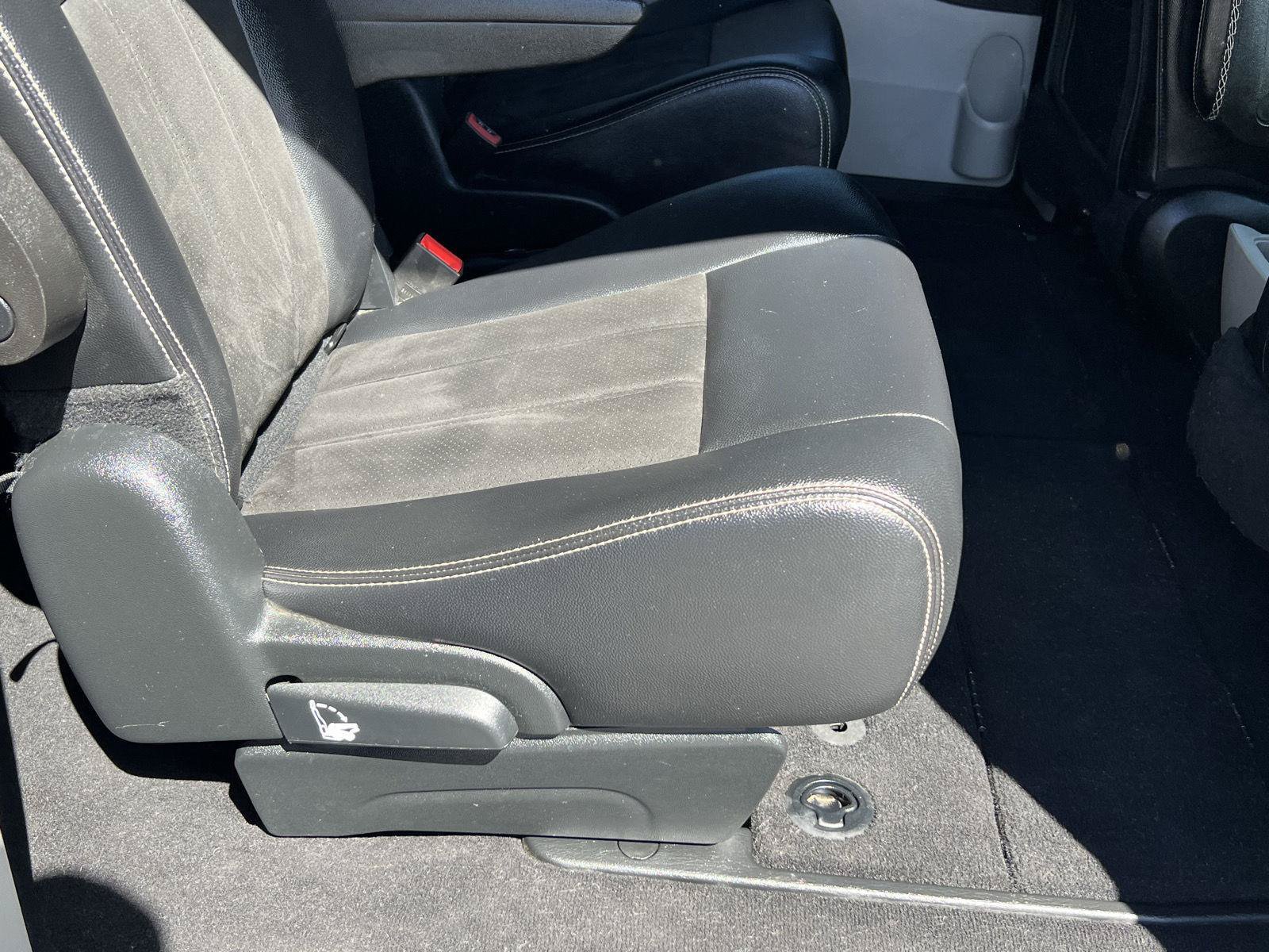 Used 2019 Dodge Grand Caravan SXT FWD image 22