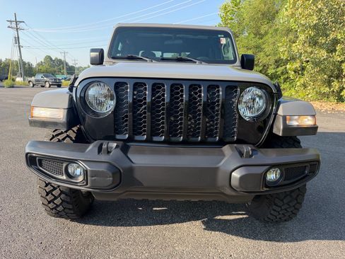 Used 2023 Jeep Gladiator Sport AWD/4WD image 5