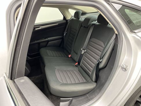 Used 2018 Ford Fusion SE FWD image 11