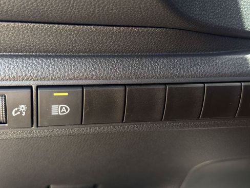 Used 2025 Toyota Corolla LE FWD image 22