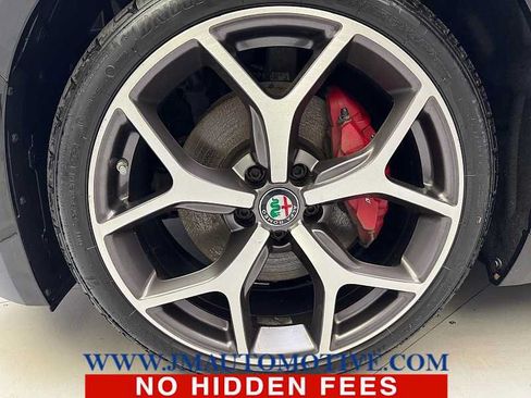 Used 2020 Alfa Romeo Giulia Ti w/ Active Blind Spot Package AWD/4WD image 9