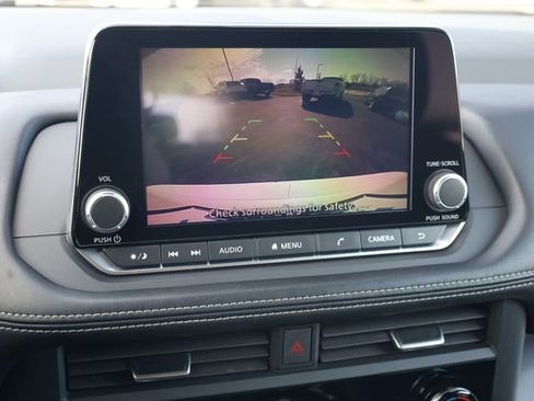 Used 2024 Nissan Rogue SV image 21