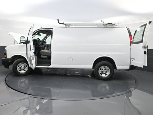 Used 2020 Chevrolet Express 2500 w/ Driver Convenience Package image 31