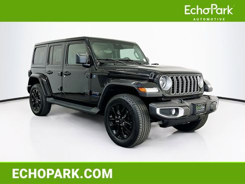 Used 2025 Jeep Wrangler Unlimited Sahara AWD/4WD image 1