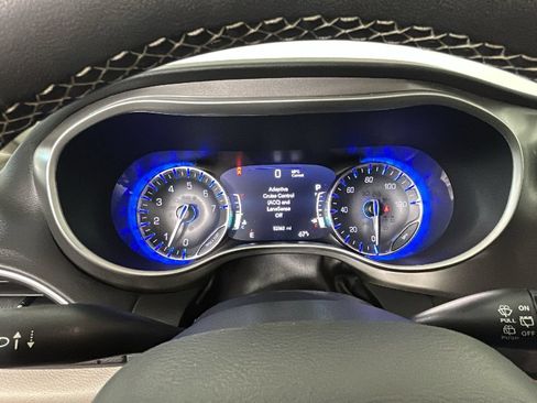 Used 2024 Chrysler Pacifica Touring-L FWD image 20