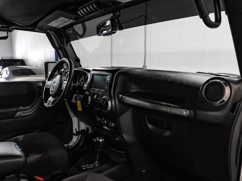 Used 2015 Jeep Wrangler Sport w/ Quick Order Package 24S AWD/4WD image 12