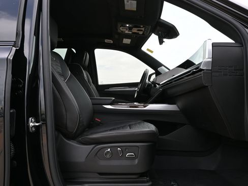 Certified 2026 Cadillac Escalade ESV Platinum Sport w/ LPO, ONYX Package AWD/4WD image 24