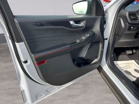 Used 2025 Ford Escape ST-Line w/ Cold Weather Package FWD image 9