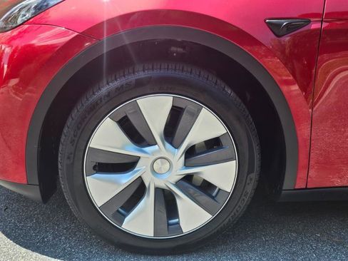 Used 2024 Tesla Model Y Long Range AWD/4WD image 18