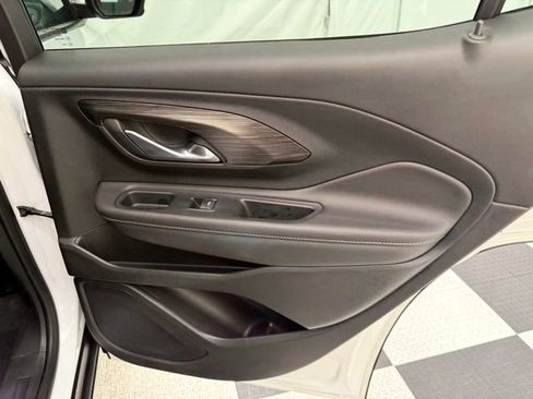 Used 2024 GMC Terrain SLE image 21