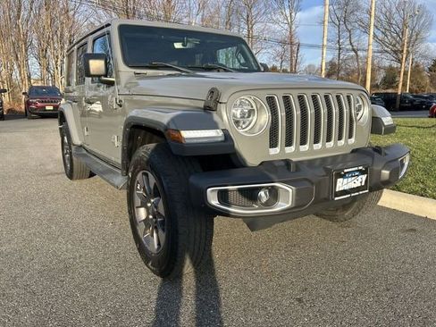 Used 2018 Jeep Wrangler Unlimited Sahara image 2