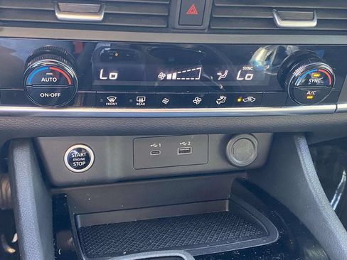 Used 2023 Nissan Rogue SV AWD/4WD image 26