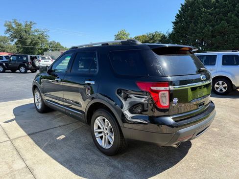 Used 2011 Ford Explorer XLT FWD image 2