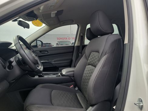 Used 2024 Nissan Pathfinder SV image 15