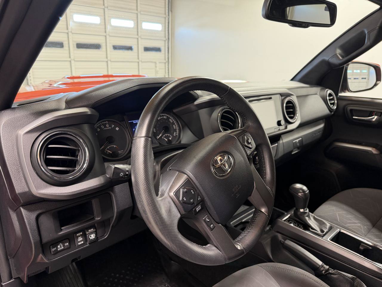 Used 2017 Toyota Tacoma TRD Sport w/ Tow Package (A/T) AWD/4WD image 14
