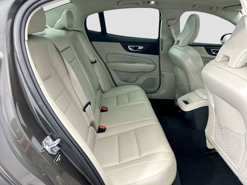 Used 2020 Volvo S60 T5 Momentum image 20