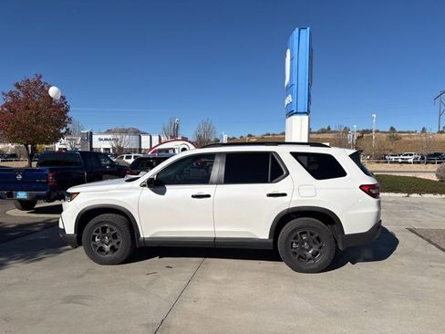 Used 2025 Honda Pilot TrailSport image 1