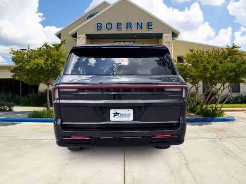 Used 2025 Lincoln Navigator L Reserve AWD/4WD image 4