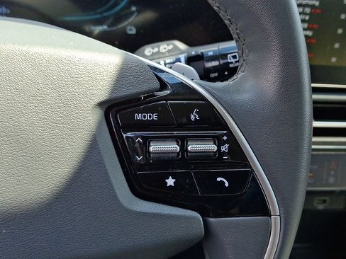 Used 2023 Kia Niro EX FWD image 23