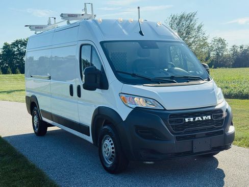 Used 2024 RAM ProMaster 2500 w/ Premium Convenience Group FWD image 4