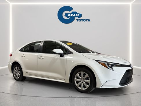 Used 2024 Toyota Corolla LE AWD/4WD image 4