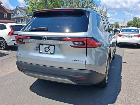 Used 2024 Toyota Grand Highlander AWD image 7