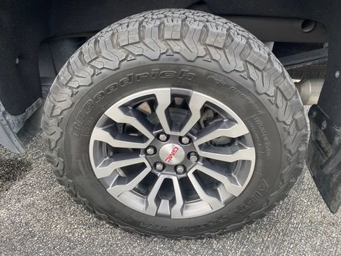 Used 2021 GMC Sierra 1500 AT4 w/ Technology Package AWD/4WD image 13