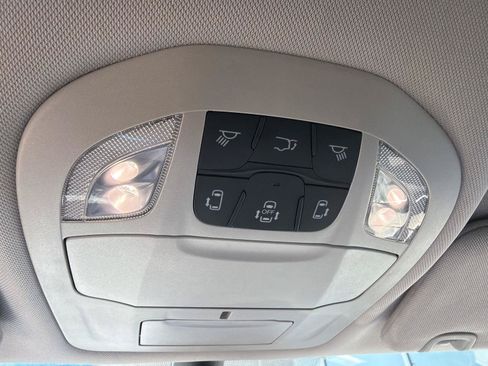 Used 2024 Chrysler Pacifica Touring-L FWD image 24