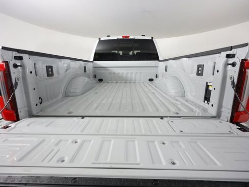 Used 2025 Ford F250 Platinum image 7