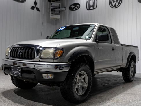 Used 2004 Toyota Tacoma PreRunner image 2
